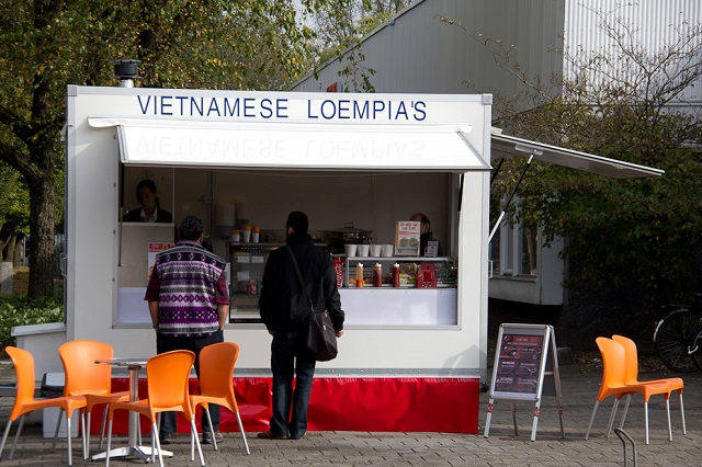 Vietnamese loempia được bán ở Amsterdam
