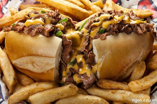 Cheese Steak  là một loại bánh mì thịt bò nổi tiếng ở thành phố Atlanta
