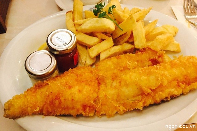 Fish and chips là một món ăn được làm từ cá chiên và khoai tây chiên