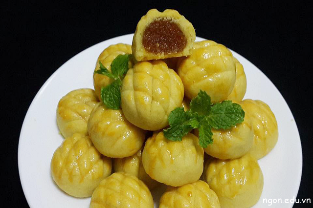 Bánh bao sữa dứa có màu vàng ngậy thơm ngon nồng của dứa