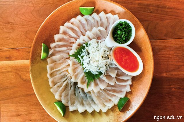 Fugu sashimi được làm cẩn thận và bài trí đẹp mắt